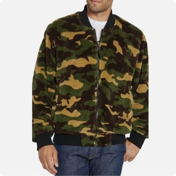 NWT- Waterproof Reversible Field Jacket Military Green and Camo Sherpa - Picture 2 of 8